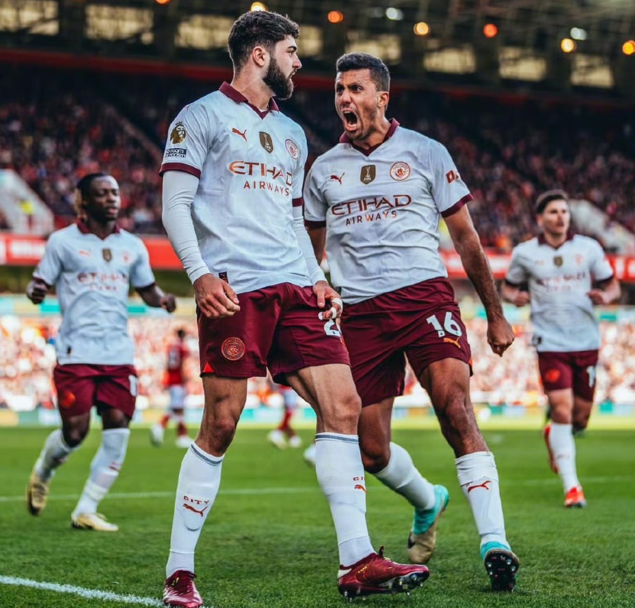 开云中国官网-曼城发布备战花絮，赛后临场应变，英超任务艰巨，阵容厚度经受考验的简单介绍-开云中国官网