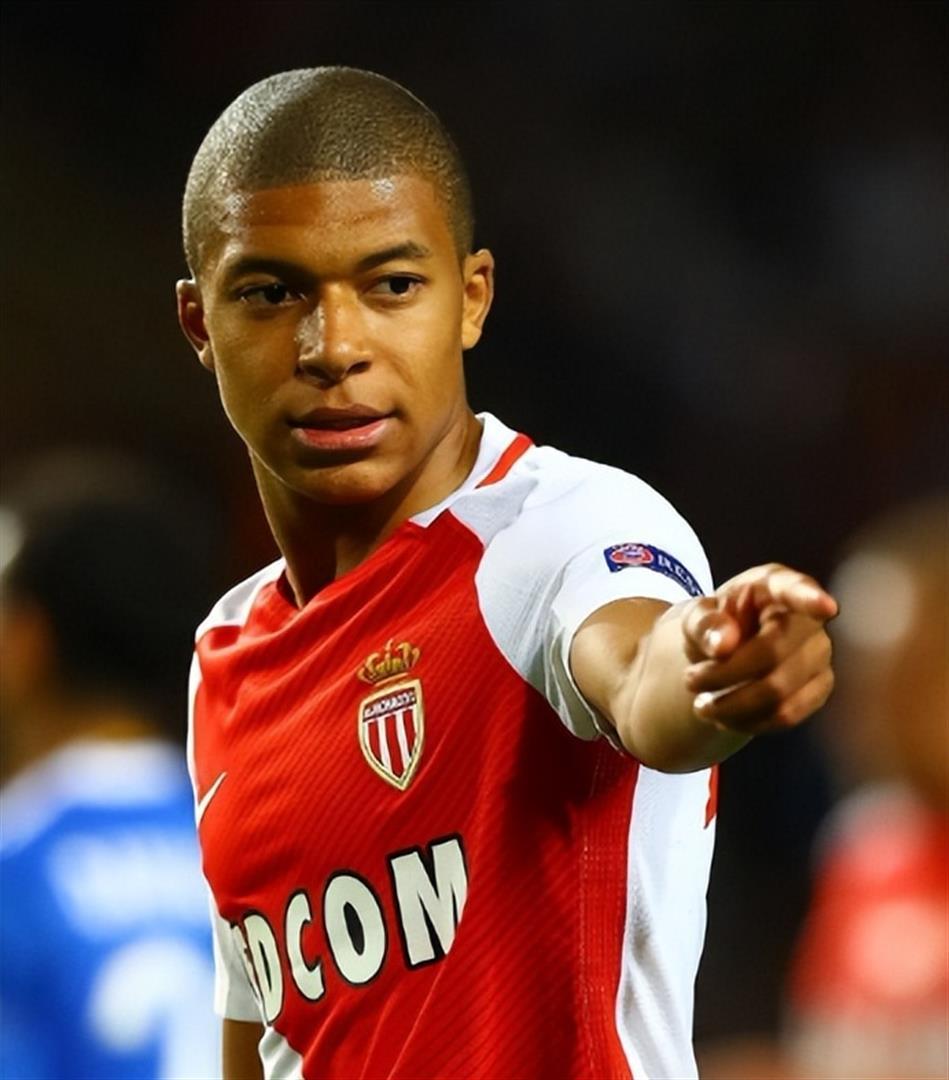 包含从本菲卡豪取连胜备战欧超杯到布莱顿遗憾出局备战欧冠，成都蓉城迎社区盾关键赛的词条