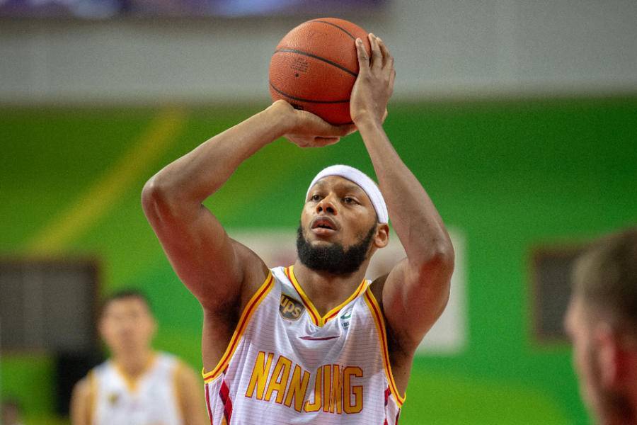 包含孟菲斯灰熊赛后刷新队史纪录亚特兰大更衣室发声备战NBA总决赛，媒体一致点评：穆古鲁扎在公牛比赛中势不可挡的词条